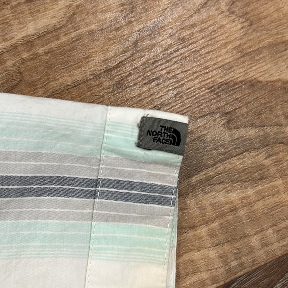 The North Face Mens Short Sleeve Button Up Shirt Striped green/gray w/pocket - Picture 6 of 14